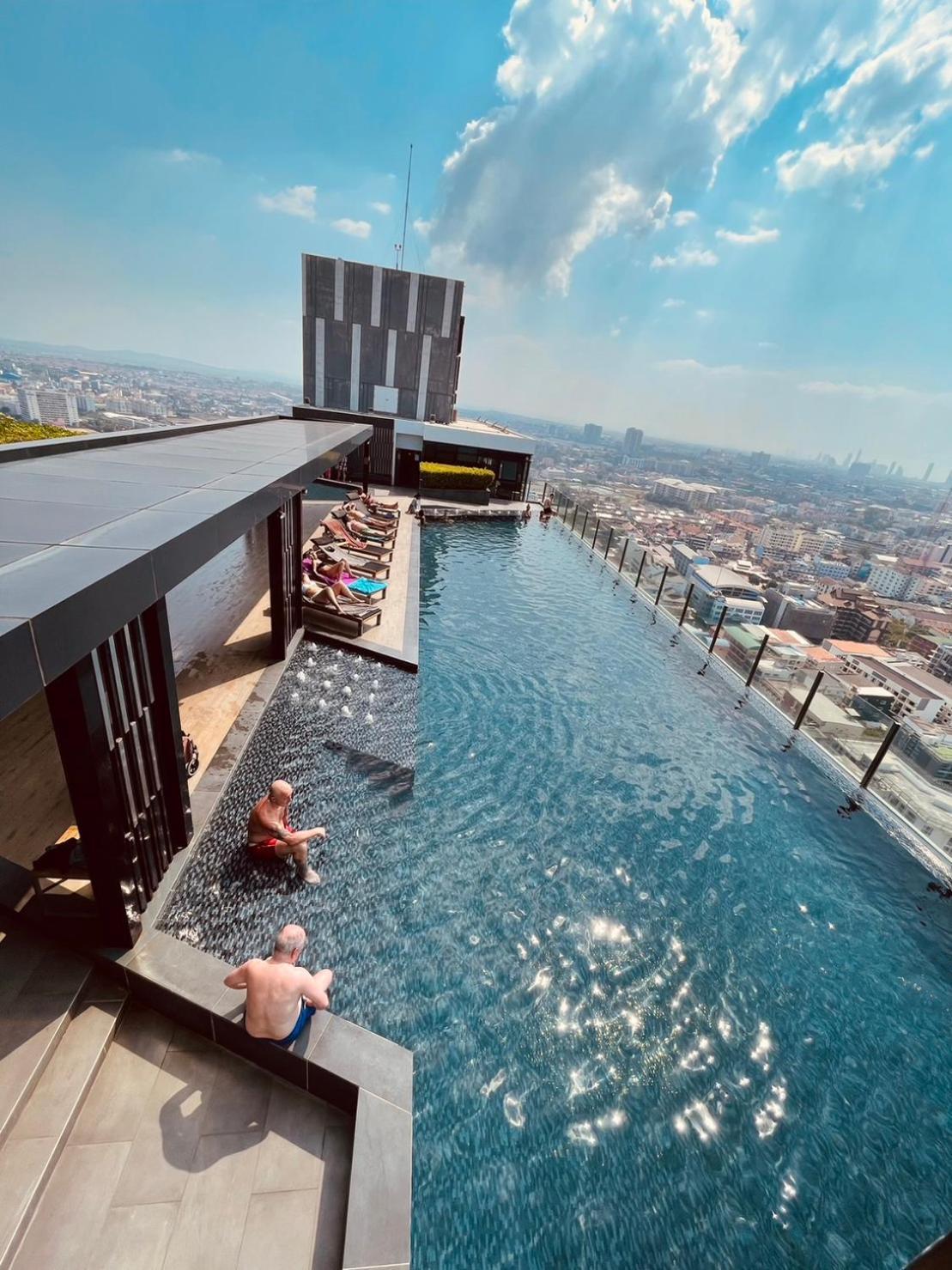 อพาร์ทเม้น The Base 75 By Numam Pattaya
